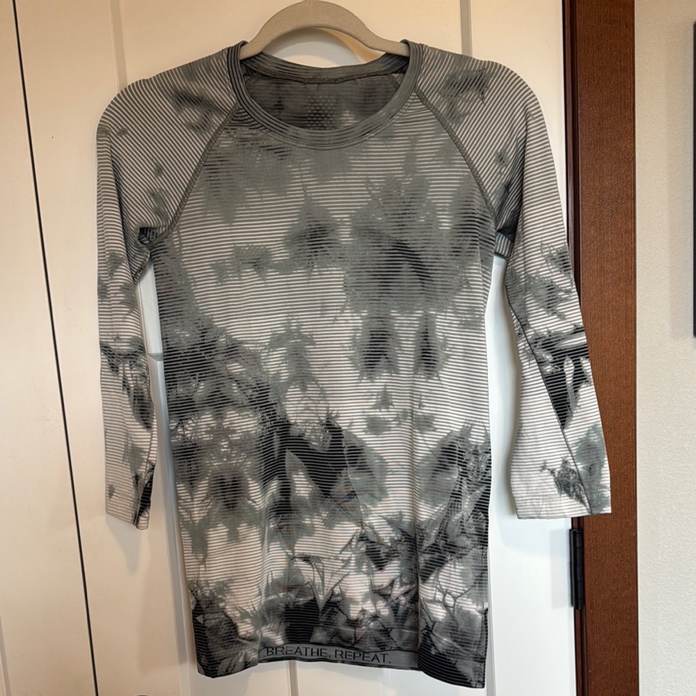 Lululemon Swiftly Tech Long Sleeve Size 6